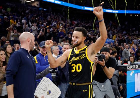 Steph Curry reacts to becoming Warriors’ all-time minutes leader